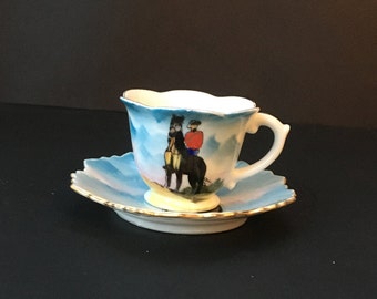 Mini tasse à thé et soucoupe GRC, Gendarmerie royale du Canada vintage
