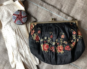19世紀のフランス製アンティーク、両面シルク刺繍の化粧ポーチ。風景画 