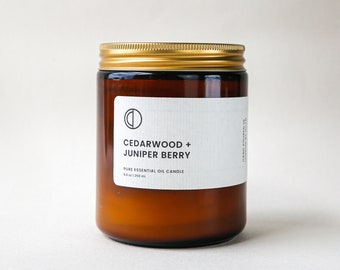 Cedarwood & Juniper Berry - Luxury Scented  Natural Soy Wax Candle In Amber Glass Jar with Lid ( Bougie en bois de cèdre )