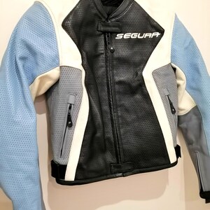 SEGUNDA MANO Estupenda jacket de moto de mujer de piel Segura 70 en color azul claro talla XS