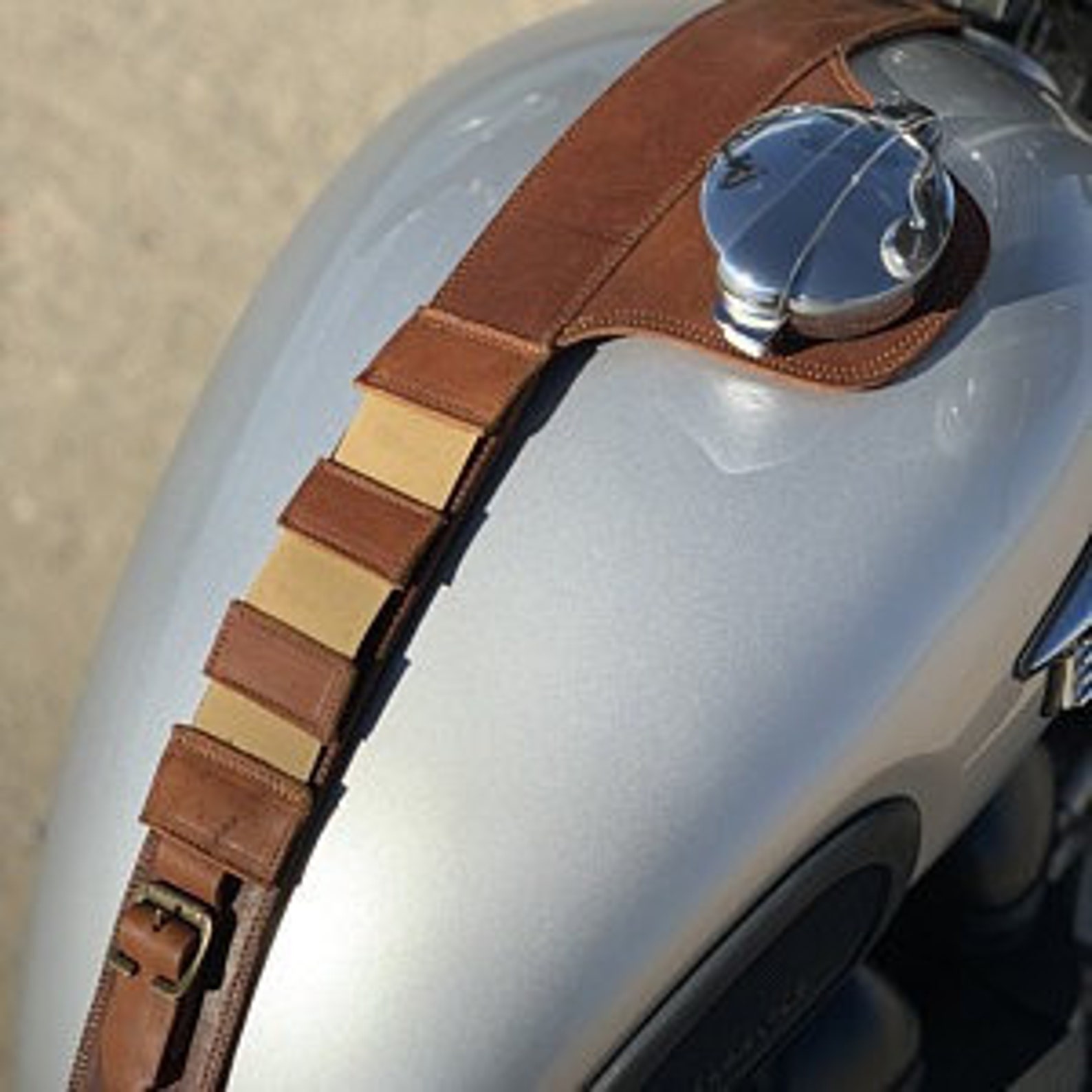 Cadenas à Casque Pour Moto Triumph Thruxton / Scrambler 900 (2006-2016) - Fixation Sur Rail Gauche - Aluminium & Acier