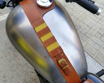 Triumph Bonneville - Thruxton - Scrambler 900 '.../'16 Genuine Cow Leather Strap Vintage Style for Fuel Tank (16 liters)