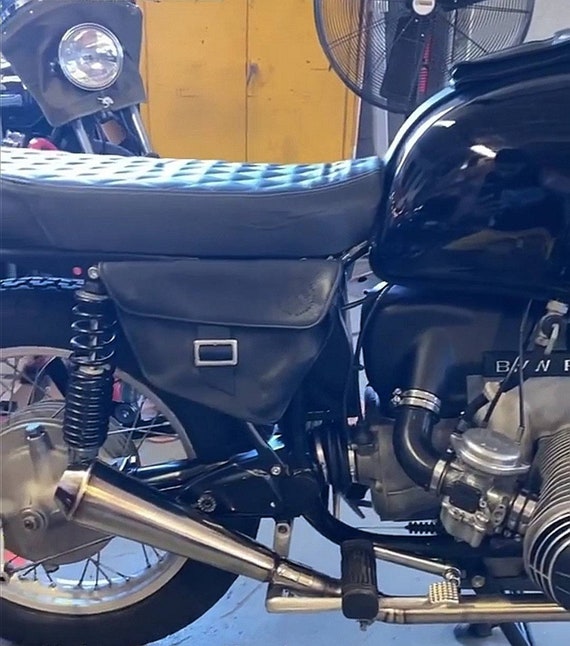 Alforja negra de cuero de vaca genuina Estilo vintage Cafe Racer & Custom - LADO DERECHO