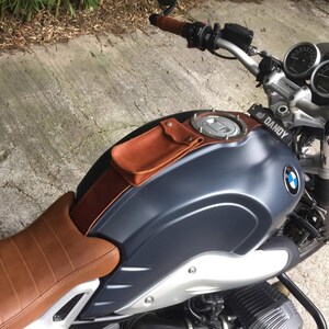 BMW Nine T 1200 Correa de cuero de vaca genuina "Oxide Brown" for the fuel tank de combustible Cafe Racer Style image 10