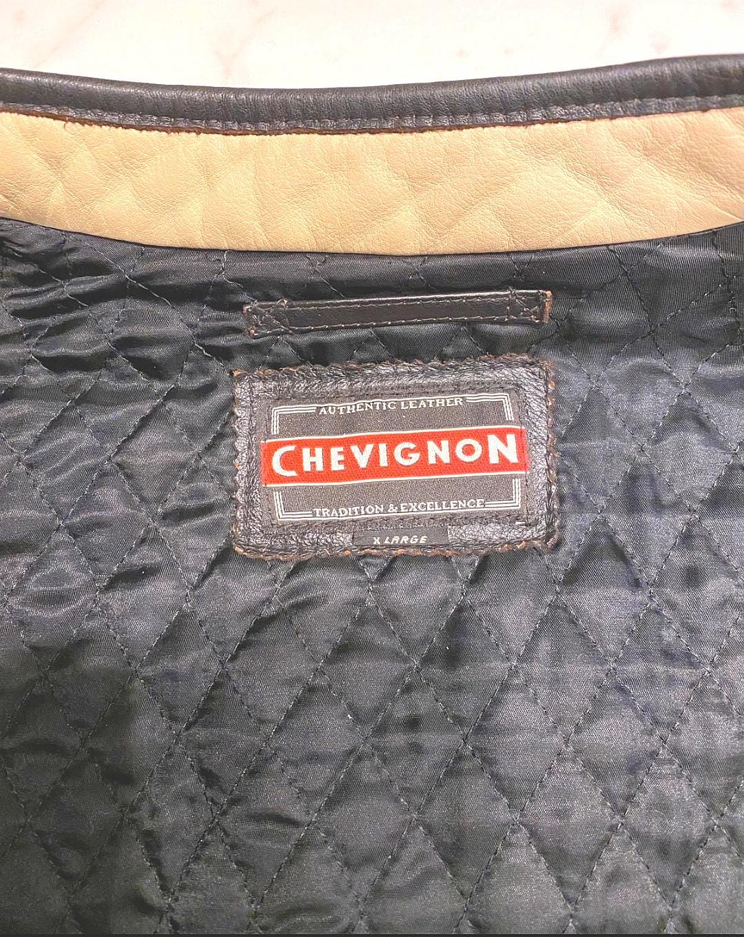 SECOND HAND Vintage 90's Original Chevignon Limited Edition