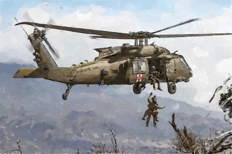 Pode incluir: Um helic&oacute;ptero militar com uma cruz vermelha pintada na lateral est&aacute; voando sobre uma paisagem montanhosa. Duas pessoas est&atilde;o sendo abaixadas do helic&oacute;ptero por uma corda.