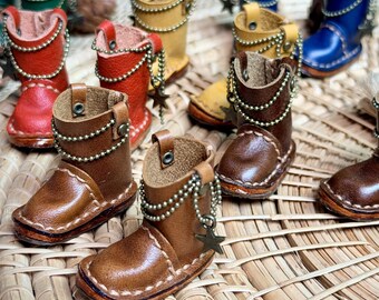 Buty Blythe – zabytkowe skórzane buty dla lalek z łańcuszkiem w kształcie gwiazdy, miniaturowe buty poszukiwaczki przygód