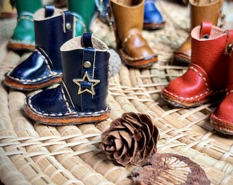 Ręcznie robione skórzane buty dla lalek z zawieszką w kształcie gwiazdy – miniatura w stylu vintage dla lalek 1/6