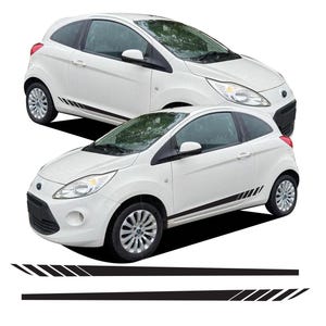 Puede incluir: Dos coches Ford Ka blancos con rayas laterales negras se muestran sobre un fondo blanco. Los coches están en ángulo, mostrando su diseño. Debajo, dos calcomanías de rayas negras, una con líneas anguladas.