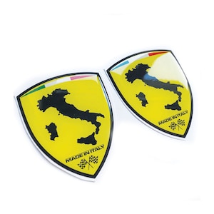 2x Made In Italy Bandiera Italiana Car Wing Shield Wing 3D Decal Sticker Badge Adatto Abarth Fiat