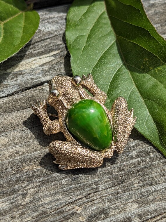 vintage frog brooch Gem