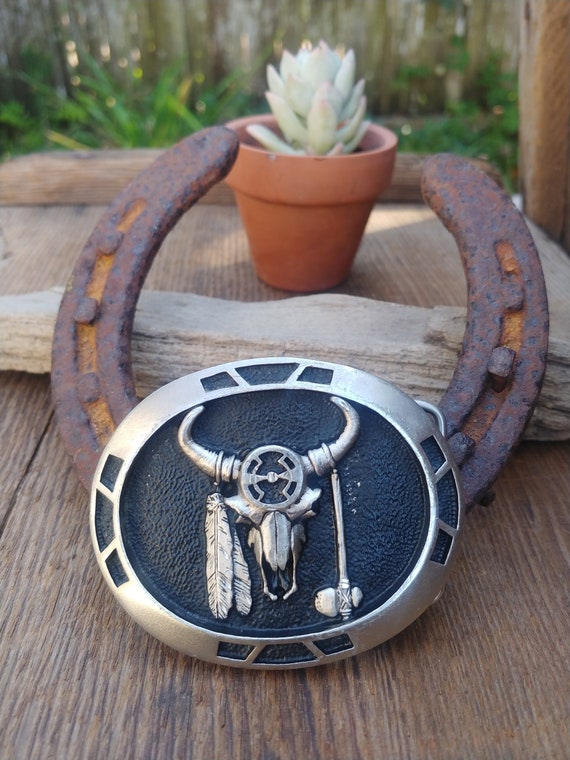 Vntage Longhorn Steer Head Buckle on a Flower Backgound Slvertone