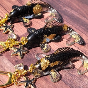 Lucky koi fish keychain, black and gold koi fish, good luck charm, resin koi fish, lucky charm, purse accessory, keychain charm