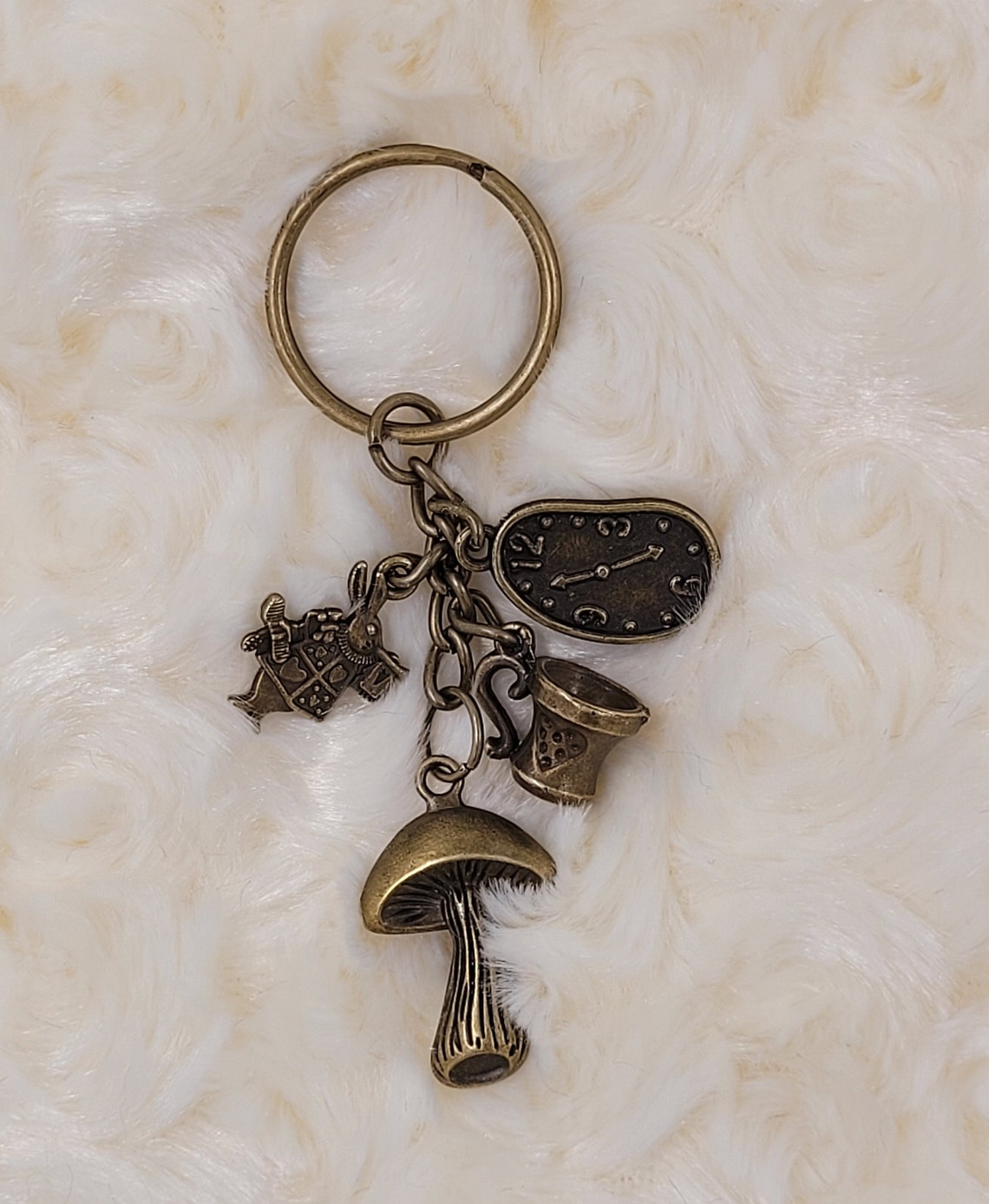 Alice & Mad Hatter Pewter Keychain Alice In Wonderland Gift - Foto 7