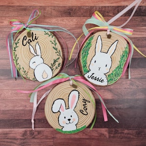 Etiquetas de cesta de Páscoa Etiqueta de presente de Páscoa personalizada Etiqueta de coelho Etiqueta de presente pintada à mão Cartão de lugar de Páscoa Etiqueta de presente de Páscoa personalizada Madeira natural