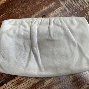 Cartera vintage de piel color crema
