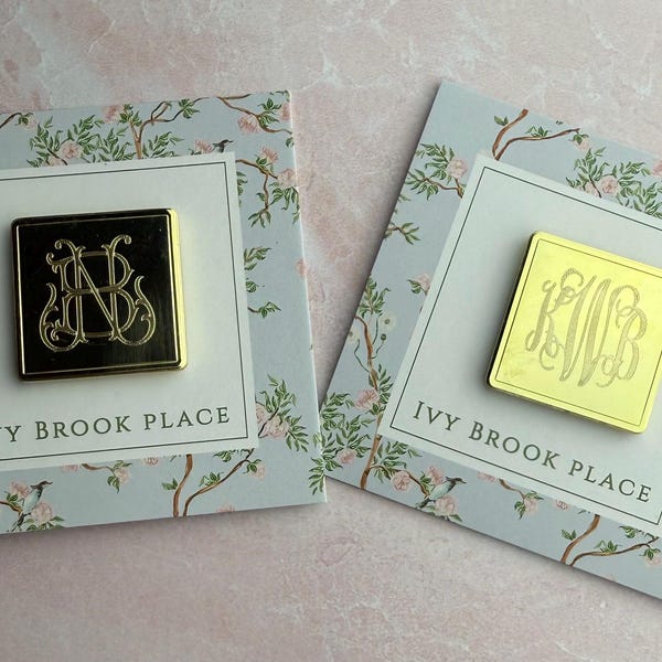 Needle Minder personnalisé monogramme or carré à coudre point de croix broderie cadeau or