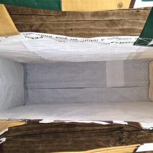 May include: A brown paper bag with a white lining and the text "H2" and "EKBACK" printed on the side.