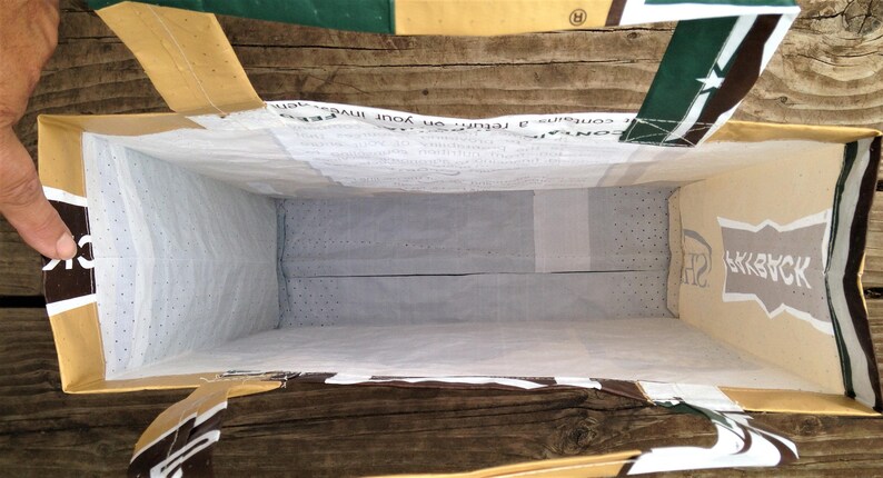 May include: A brown paper bag with a white lining and the text "H2" and "EKBACK" printed on the side.