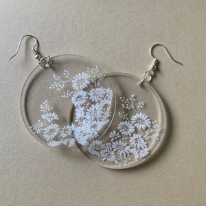 Pyrex colonial mist themed acrylic drop earrings 2”
