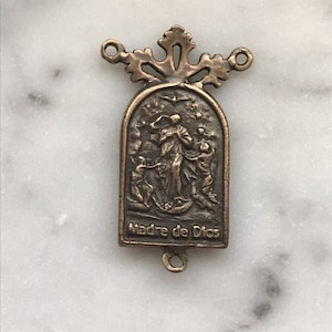 Centro del rosario Nostra Signora Scioglitrice di Nodi - Parti del rosario in bronzo, riproduzione di un rosario antico