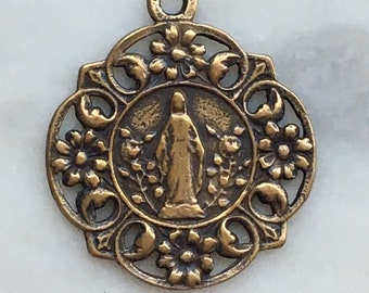 Médaille - Marie avec des fleurs - bronze ou argent sterling - reproduction antique 058 CeCeAgnes