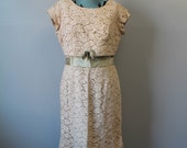 Mother of Pearl Dress - 1950s 1960s taupe lace dress with green satin belt, XL