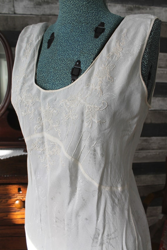 Lady Mary Nightgown - 1920s ivory brocade Chinese… - image 2