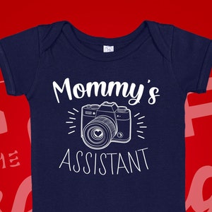 Mommy's Assistant Photographer Cute Baby Bodysuit/Toddler T-Shirt Clothes Clothing for Camera Mom Gift Present For Wedding Photographer