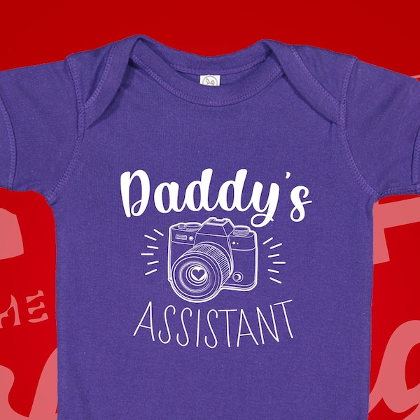 Daddy's Assistant Photographer Baby One Piece Bodysuit Toddler T-Shirt, Dad Photography Gift, Present For Wedding Photographer Daddy