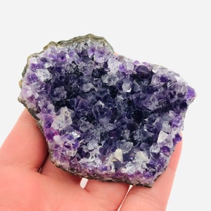 Ametista, Uruguai, drusa de ametista, bloco de ametista, minerais colecionáveis, cristais, armário de curiosidades, litoterapia, roxo
