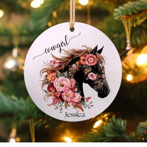 Ornamento per cavalli, regalo per amanti dei cavalli, ornamento natalizio personalizzato, regalo per equitazione, ricordo da cowgirl, ornamento in ceramica