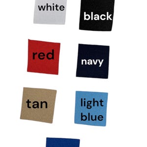 Peut inclure: Un assortiment d'&eacute;chantillons de tissu de diff&eacute;rentes couleurs, notamment blanc, noir, rouge, marine, beige, bleu clair et bleu. Les &eacute;chantillons sont dispos&eacute;s en grille et &eacute;tiquet&eacute;s avec leurs couleurs correspondantes.