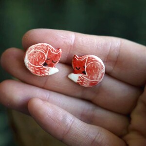 Handmade Ceramic Sleeping Fox Earrings – Nature Forest Jewelry – Woodland Animal Earrings – Cute Animal Studs – Hand-sculpted Fox Earrings