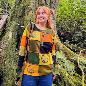 Cotton Patchwork Pullover, Unisex Colorful Celestial Print Boho Sweater, Handmade Patch Jacket, Hippie Style 90s Fall Winter Sweater