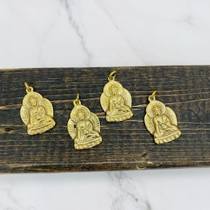 Dije de Buda, colgante de Buda dorado, collar de Buda curativo hecho a mano, talismán de Buda, joyería de meditación, regalo espiritual