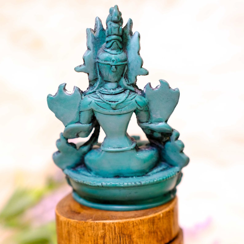 Tara Verde fatta a mano, Dea della Compassione, Statua di Buddha femminile, Statua in resina di Tara Verde tibetana, Quan Yin, Regali spirituali, Regali per l'inaugurazione della casa immagine 10