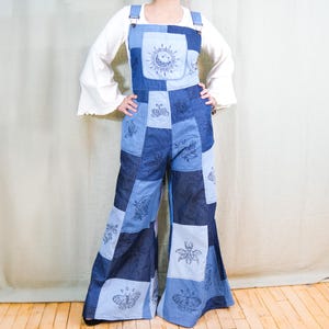 Patchwork Boho Denim Jumpsuit mit weitem Bein, fließende Baumwolle Latzhose, Boho, Hippie Schlaghose Sommer Romper, einzigartiger 90er Jahre Overall