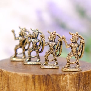 Estátua de Hanuman de latão feita à mão, estátua de Hanuman de latão de 2 polegadas, Hanuman dourado, estátua elegante de Hanuman, deus da lealdade, Hanuman para altar