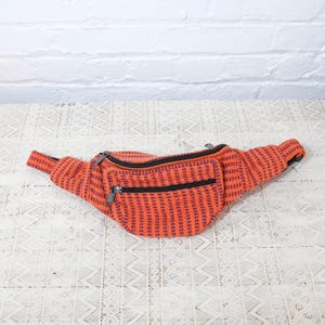 Handgemaakt gestreept katoenen heuptasje, milieuvriendelijk, lichtgewicht heuptas, katoenen heuptasje crossbody, uniseks hippie boho-tas, meerdere vakken