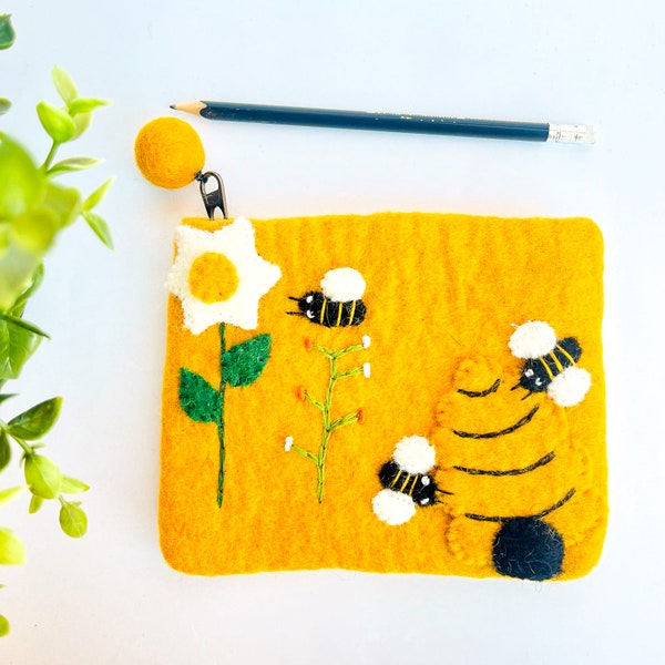 Needle Felted Honey Bee Coin Purse, Eco Friendly Wallet, Gift For Him/Her, Unique Coin Pouch, Daily Usable Purse, Felt Wallets, PurseWithZip