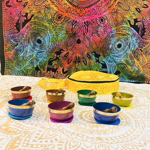 カラフルなシンギングボウルセット、手作りのサウンドボウル