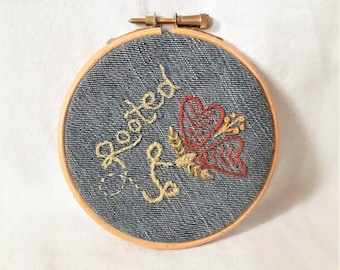 Rooted flower hand-embroidered 10cm hanging hoop