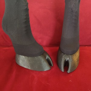 Split toe cloven hoof boots