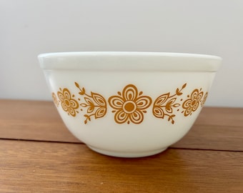 Pyrex 402 Butterfly Gold Yellow Nesting Mixing Bowl 1&1/2 Quart