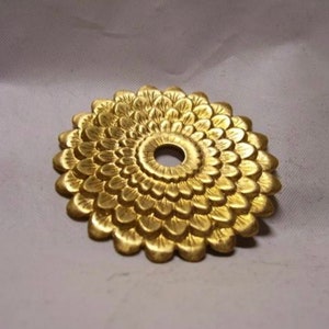 Antique Gold Brass Rosette Package include: 8 Rosettes.