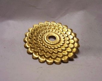 Antique Gold Brass Rosette Package include: 8 Rosettes.