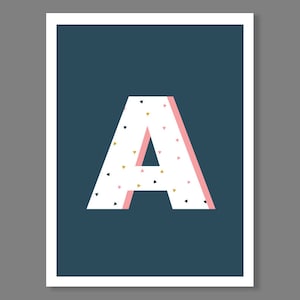 Impressões de letras personalizadas. A cor é impressa de ponta a ponta (sem borda branca). Disponível em uma variedade de tamanhos e cores.