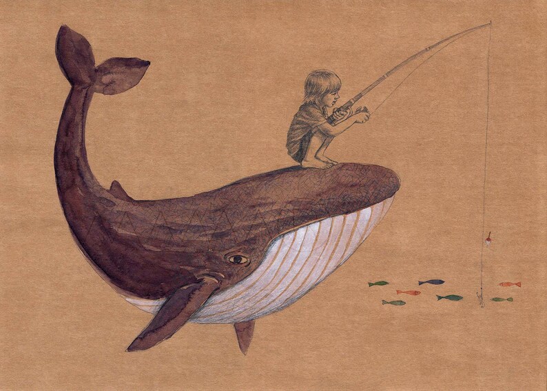 Puede incluir: Un dibujo de una ballena marr&oacute;n con la parte inferior rayada de blanco y gris. Una persona est&aacute; sentada en la espalda de la ballena, sosteniendo una ca&ntilde;a de pescar con un flotador rojo al final de la l&iacute;nea. Hay varios peces peque&ntilde;os rojos y naranjas nadando debajo de la ballena.