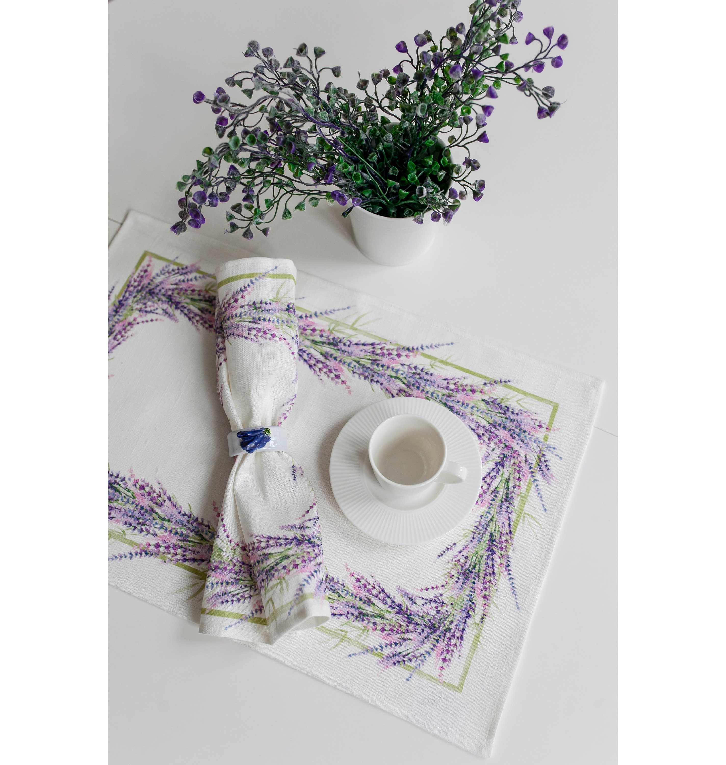 Lavenders, placemats, cloth napkins, linen, lunch Placemats, vintage